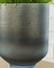 Load image into Gallery viewer, Pennmore - Vase