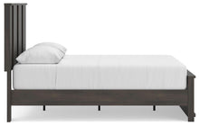 Load image into Gallery viewer, Shaehartin - Panel Platform Bed