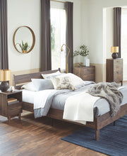 Load image into Gallery viewer, Calverson - Panel Platform Bed