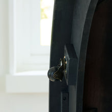 Load image into Gallery viewer, Grayman - Round Table