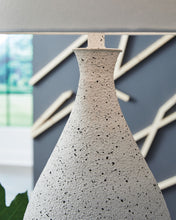 Load image into Gallery viewer, Wyattford - Metal Table Lamp - White / Black