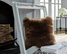 Load image into Gallery viewer, Bellethrone - Pillow