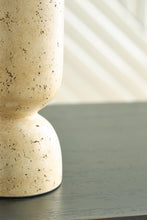 Load image into Gallery viewer, Bryons - Vase