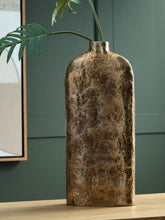Load image into Gallery viewer, Wallmond - Vase