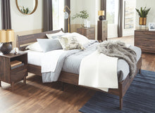 Load image into Gallery viewer, Calverson - Panel Platform Bed