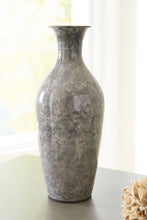 Load image into Gallery viewer, Brockwich - Vase