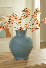 Load image into Gallery viewer, Giliburgh - Vase