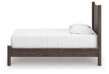Load image into Gallery viewer, Pamytta - Panel Platform Bedroom Set