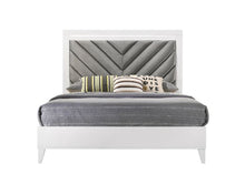 Load image into Gallery viewer, Chelsie Eastern King Bed