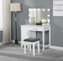 Load image into Gallery viewer, ACCENTS VANITY SET 931149