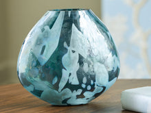 Load image into Gallery viewer, Cartshaw - Vase
