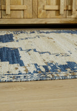 Load image into Gallery viewer, Varnler - Rug
