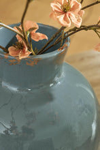 Load image into Gallery viewer, Giliburgh - Vase
