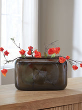 Load image into Gallery viewer, Sumner - Vase
