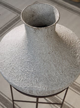 Load image into Gallery viewer, Estonbank - Vase
