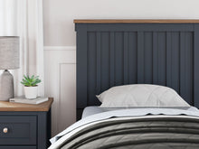 Load image into Gallery viewer, Landocken - Panel Headboard
