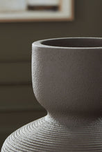 Load image into Gallery viewer, Dalsen - Vase
