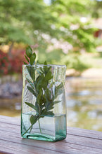 Load image into Gallery viewer, Taylow - Vase
