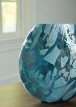 Load image into Gallery viewer, Cartshaw - Vase
