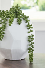 Load image into Gallery viewer, Karenton - Vase
