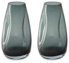 Load image into Gallery viewer, Beamund - Vase - 9"
