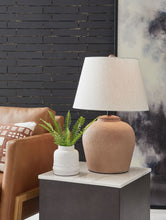 Load image into Gallery viewer, Scantor - Metal Table Lamp - Rust
