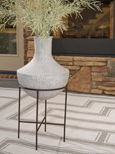 Load image into Gallery viewer, Estonbank - Vase
