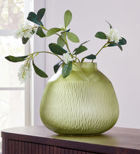 Load image into Gallery viewer, Scottyard - Vase
