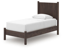 Load image into Gallery viewer, Pamytta - Panel Platform Bedroom Set
