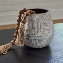 Load image into Gallery viewer, Claymount - Vase
