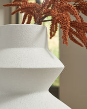 Load image into Gallery viewer, Naveen - Vase
