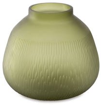 Load image into Gallery viewer, Scottyard - Vase
