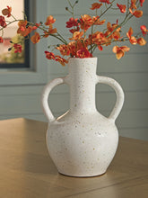 Load image into Gallery viewer, Dallinworth - Vase
