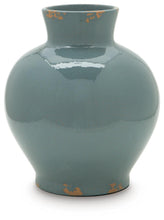 Load image into Gallery viewer, Giliburgh - Vase
