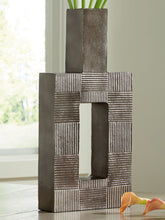 Load image into Gallery viewer, Wrengrove - Vase
