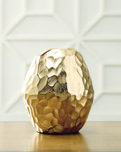 Load image into Gallery viewer, Ferryndale - Vase

