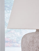 Load image into Gallery viewer, Danry - Metal Table Lamp - Distressed Cream
