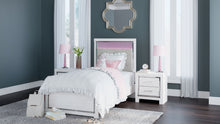 Load image into Gallery viewer, Altyra - Panel Bed
