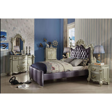 Load image into Gallery viewer, Vendome II Queen Bed
